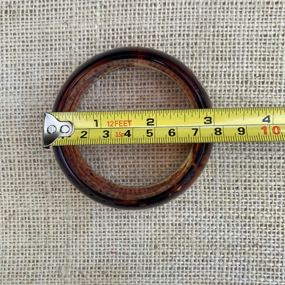 Vintage Carved Lucite Bangle - Picture 5 of 8